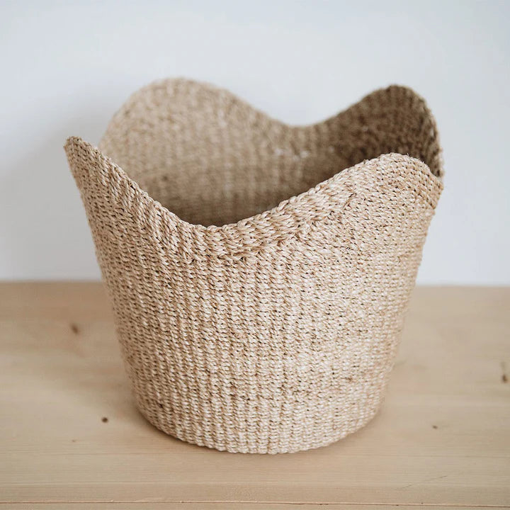 IGNITE TRADERS - Woven Scallop Basket - Natural
