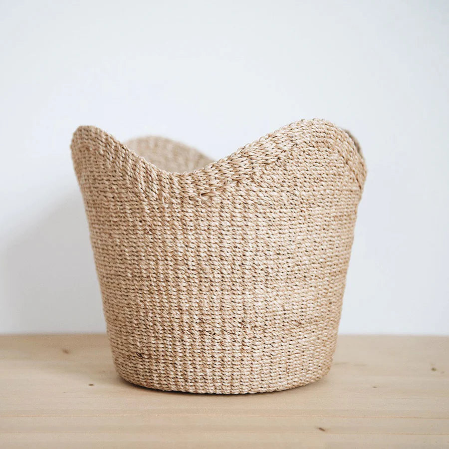 IGNITE TRADERS - Woven Scallop Basket - Natural